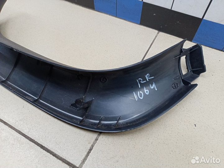 Обшивка двери багажника RAV 4 2013