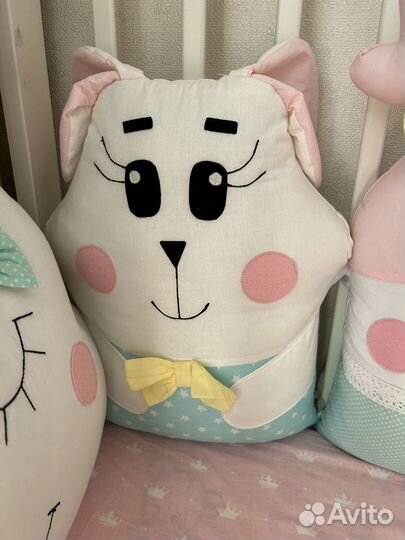 Детская кроватка с маятником