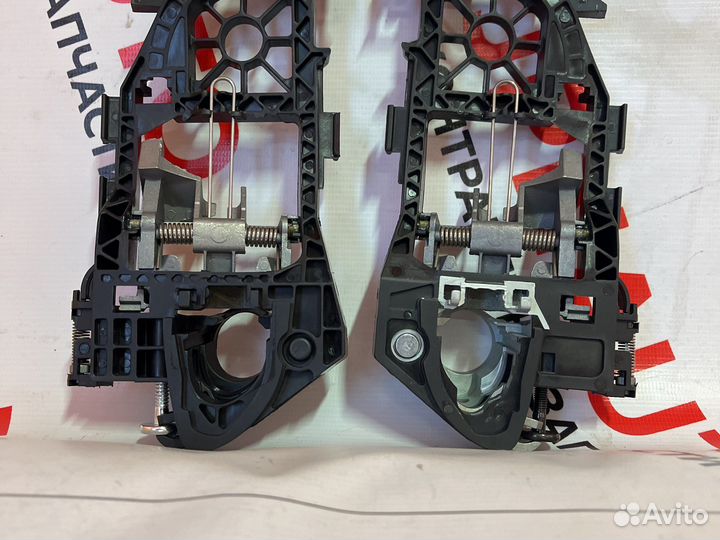 Кронштейн ручки передней двери VW Passat B6 B7