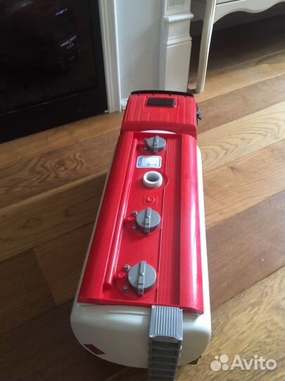 Грузовик бензовоз,нет левого зеркала и нет шланга