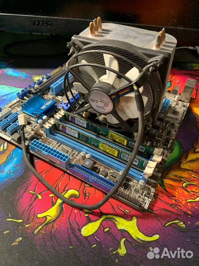 Материнская плата с процессором i7 и памятью