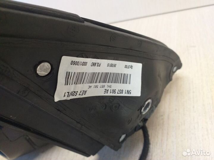 Зеркало левое Volkswagen Tiguan 2016 год