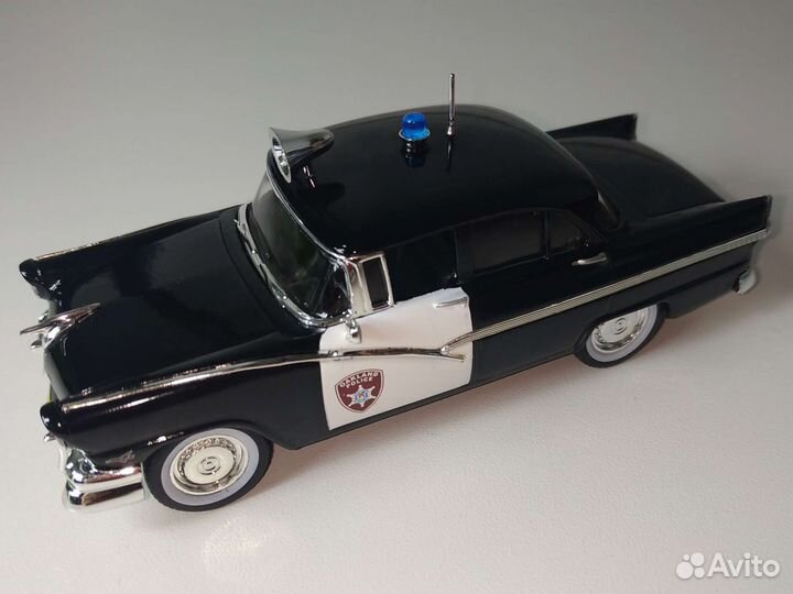 Модель Ford Fairlane Полиция автомобиля 1:43