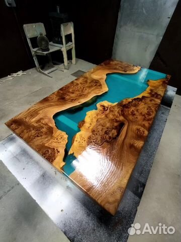 Стол река из массива и эпоксидной смолы