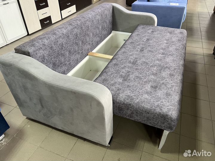 Диван уютный