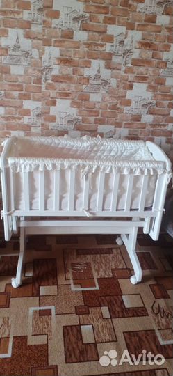 Детская кроватка с поперечным маятником