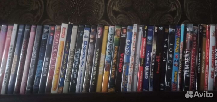 DVD диски и аудио кассеты