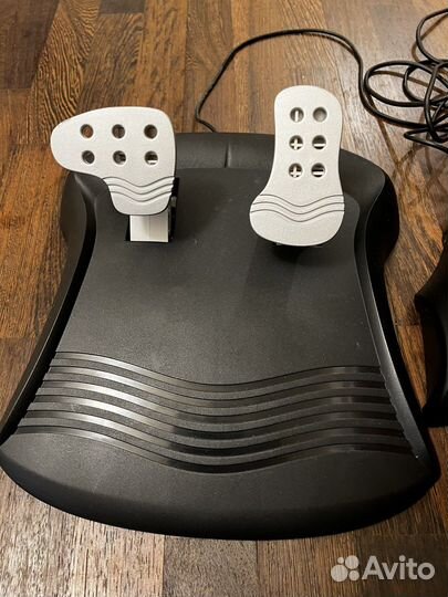 Игровой руль Genius TwinWheel FF