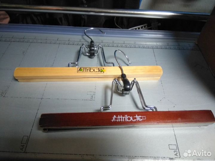 Вешалки деревянные для брюк+кронштейны, 12 штырько