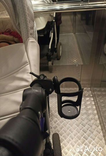 Универсальный подстаканник для коляски