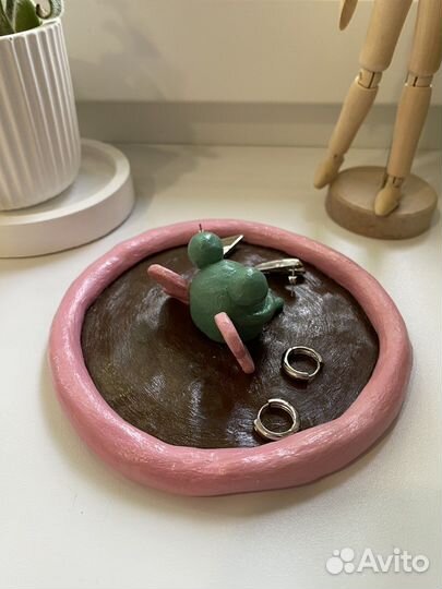 Подставка для украшений из глины