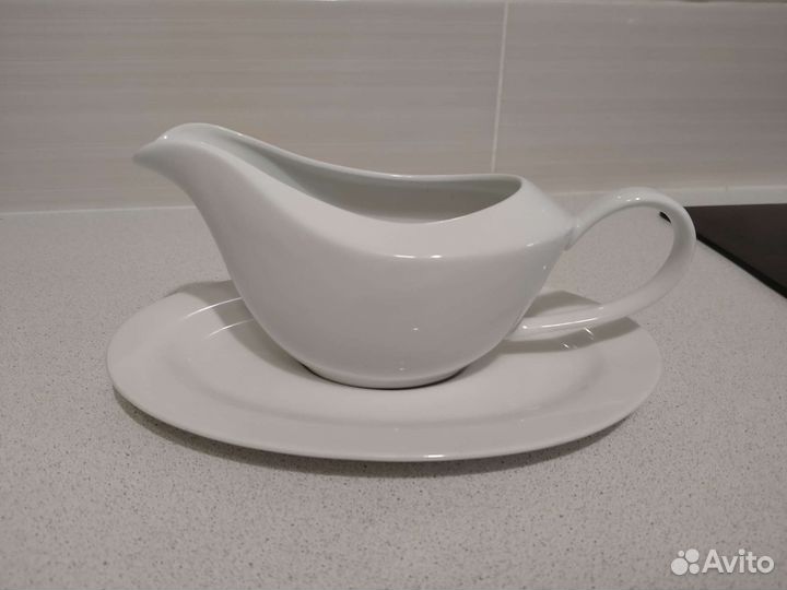 Фарфоровая соусница с блюдцем 440 мл