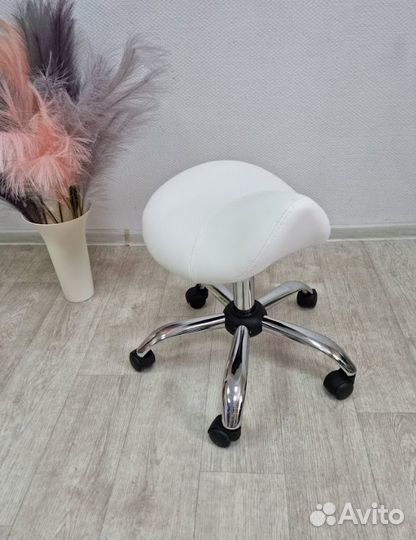 Стул седло для мастера белый без спинки
