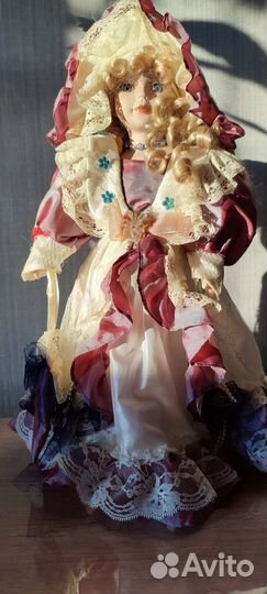 Кукла фарфоровая