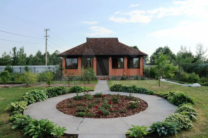 Коттедж 230 м² на участке 25 сот.