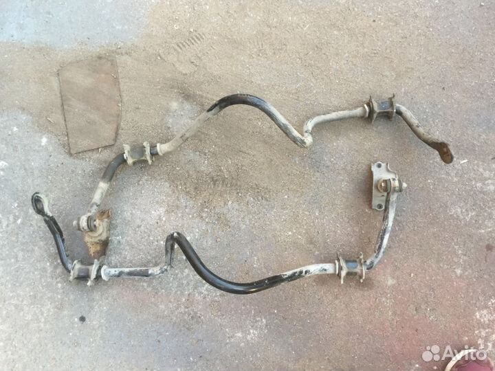 Toyota Land Cruiser 200 задний стабилизатор