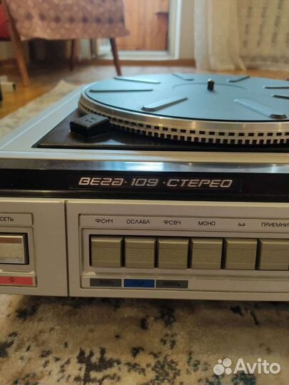 Проигрыватель виниловых дисков