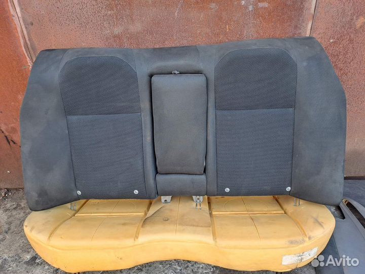 Диван задний с подлокотником Subaru Impreza 2 GD