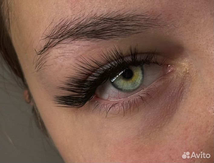 Модель на наращивание ресниц