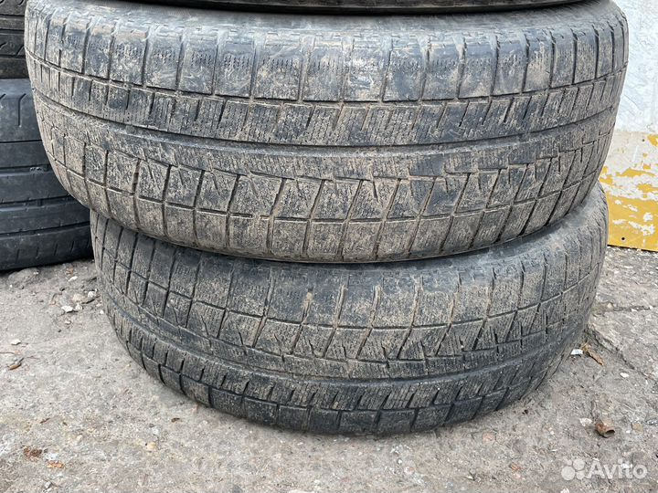 Bridgestone Blizzak Revo GZ 215/60 R17 96S