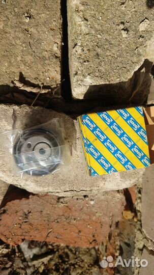 Ролик ремня грм SKF VKM11050 ауди 80,90,100 2.3