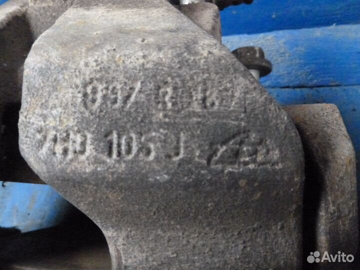 Суппорт передний левый,правый VW Transporter T5