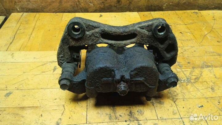 Суппорт передний правый Nissan Pathfinder R51