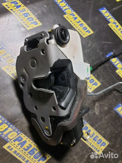 Замок двери задней правой Опель Астра J