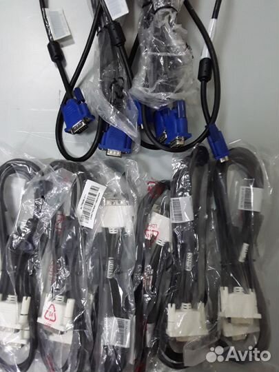 Кабеля vga, питания, SATA cable, Еthеrnet, dvd при