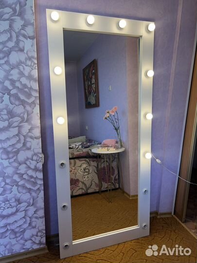 Зеркало напольное с лампочками