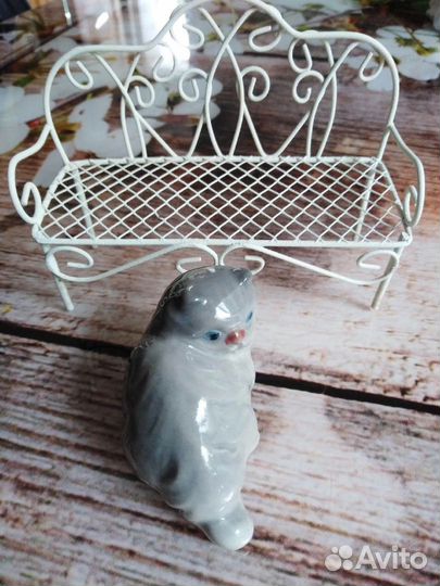 Статуэтка Кошка (с лавочкой в придачу)