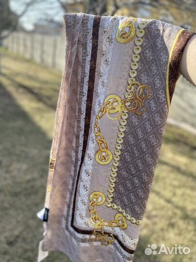 Платок guess