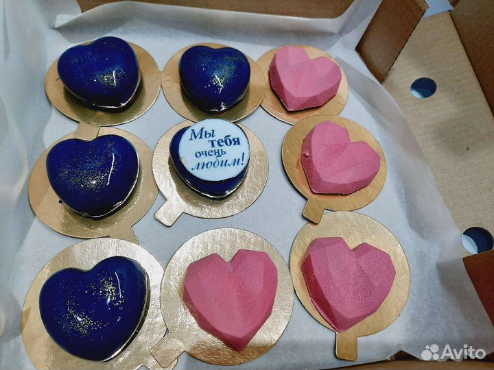 Капкейки, трайфалы, нарезные пирожные