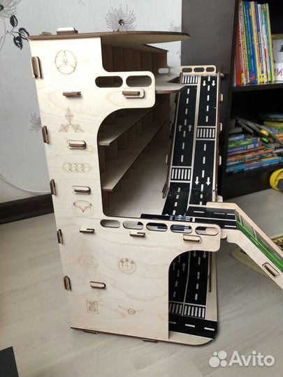 Парковка для машинок деревянная