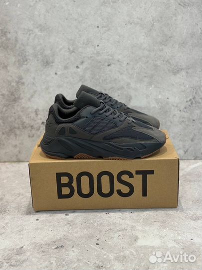 Кроссовки Adidas Yeezy Boost 700 v2