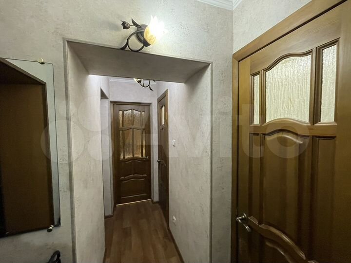 2-к. квартира, 52 м², 1/3 эт.