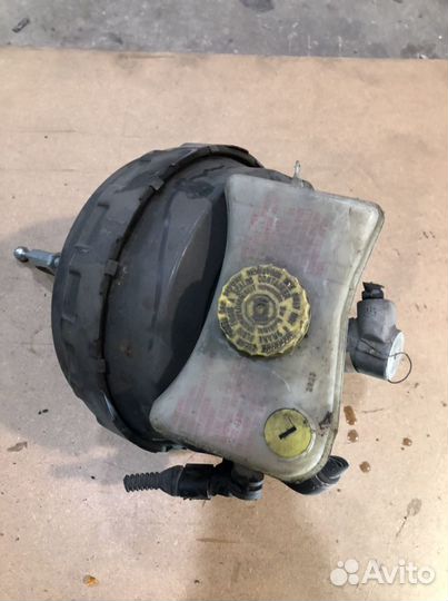 Выкумный усилитель тормозов Ауди А4