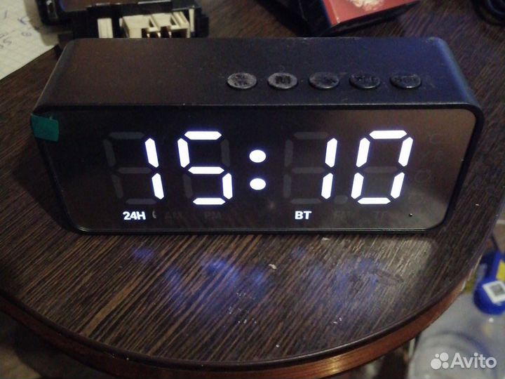 Колонка, часы с радио и флешкой