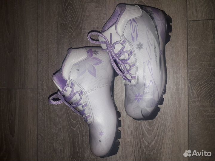 Лыжные ботинки