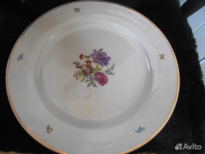 Фарфоровое блюдо и тарелки СССР, Дулево