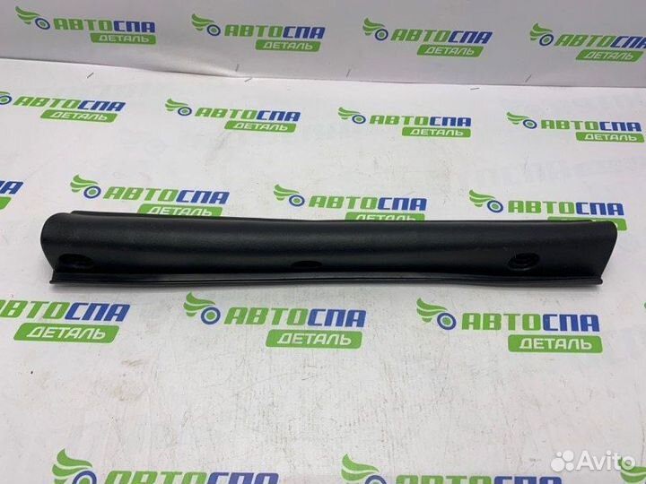 Уплотнительная резинка крыла передняя правая Mazda