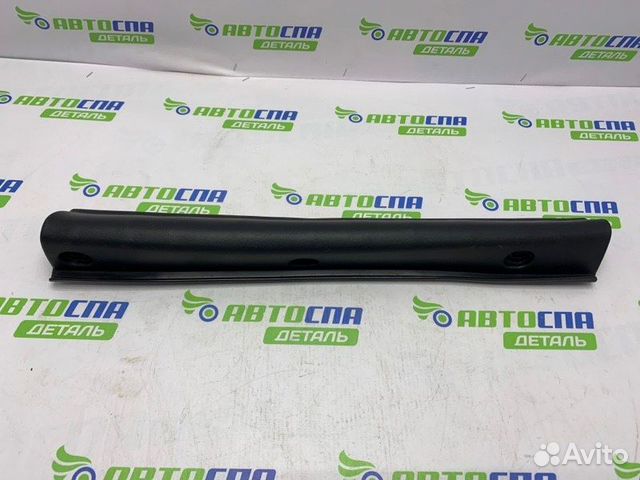 Уплотнительная резинка крыла передняя правая Mazda