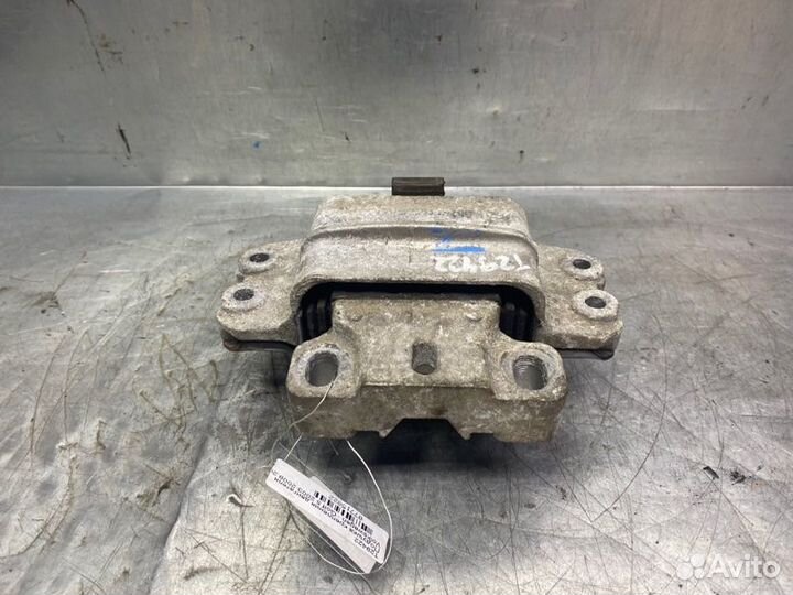 Опора двигателя левая Volkswagen Golf V 2003-2009