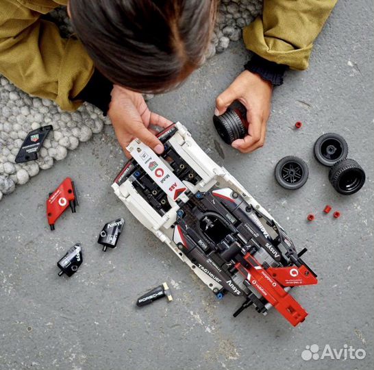 Новый Lego Technic 42137 Formula E Porsche 99X