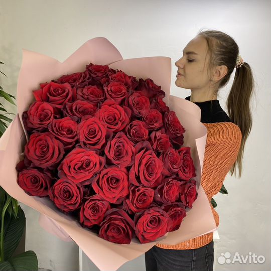 Букет из красных роз сорта explorer