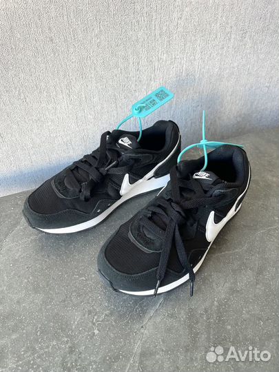 Кроссовки Nike Venture Runner wide р. 36