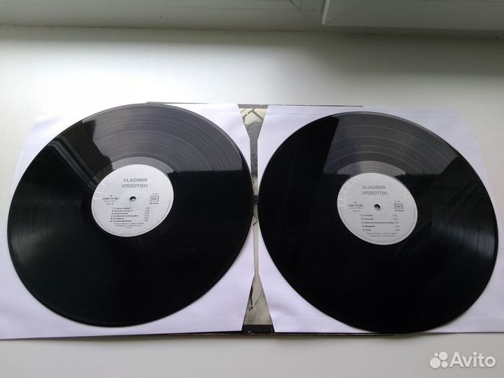 Vladimir Vissotski* – Le Vol Arrêté. (France) 2LP