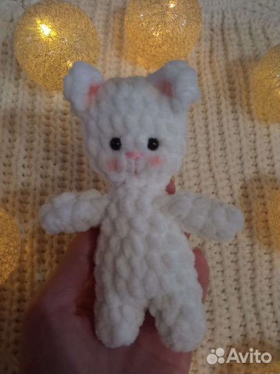 Вязаная игрушка котёнок/котик