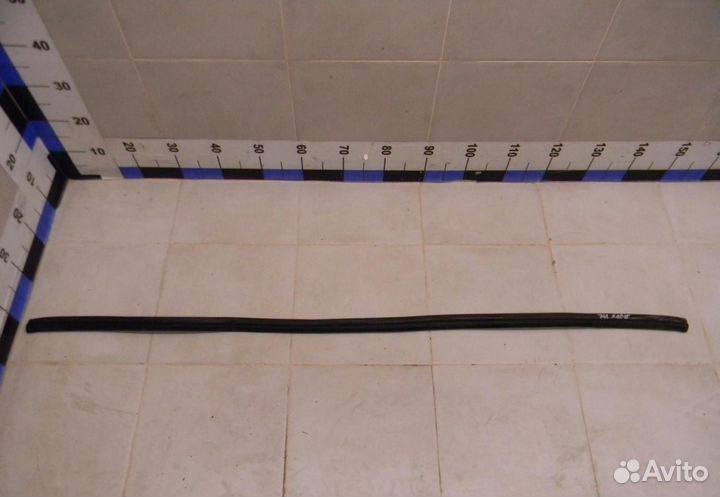 Уплотнитель капота Logan 2005-2014