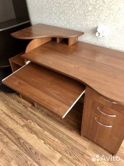 Компьютерный стол